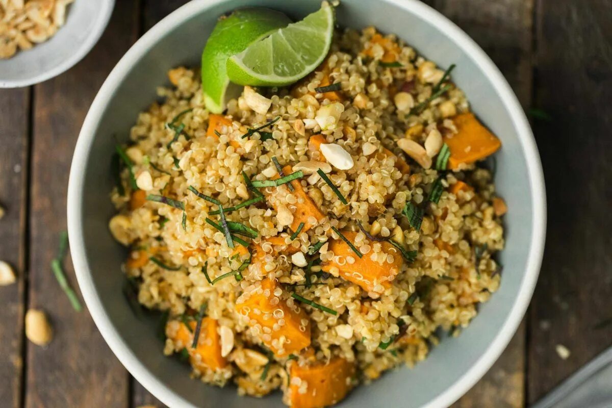 Киноа приготовить на гарнир вкусно и быстро. Каша киноа. киноа зеленая. батат с киноа. гречка с киноа.