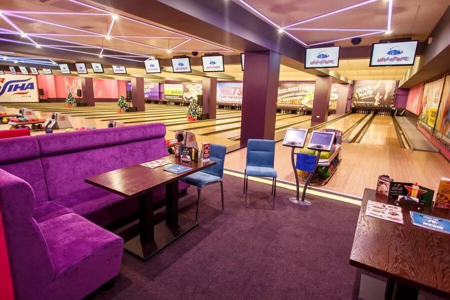 Крк мегаполис фойе. Крк мегаполис боулинг. Боулинг уфа мегаполис. Боулинг в челябинске. Семейный боулинг мегаполис.