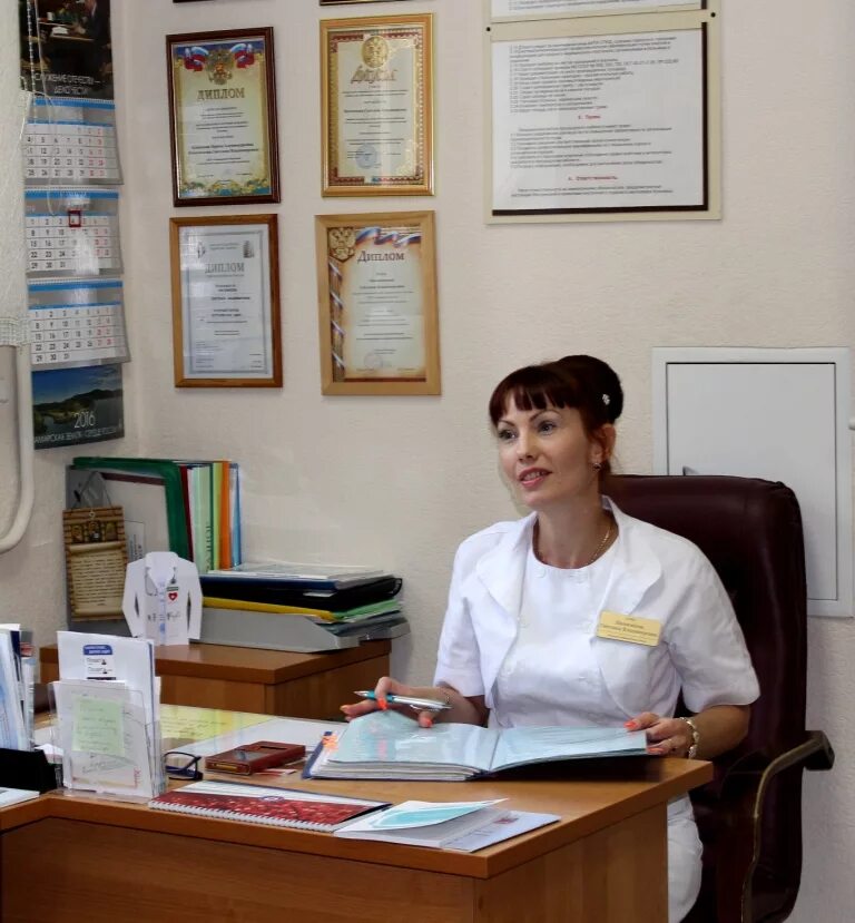 Самарские медсестры. Красивая операционная медсестра селфи. Акимова марина медсестра. Старшая медицинская сестра. Кабинет главной медсестры.