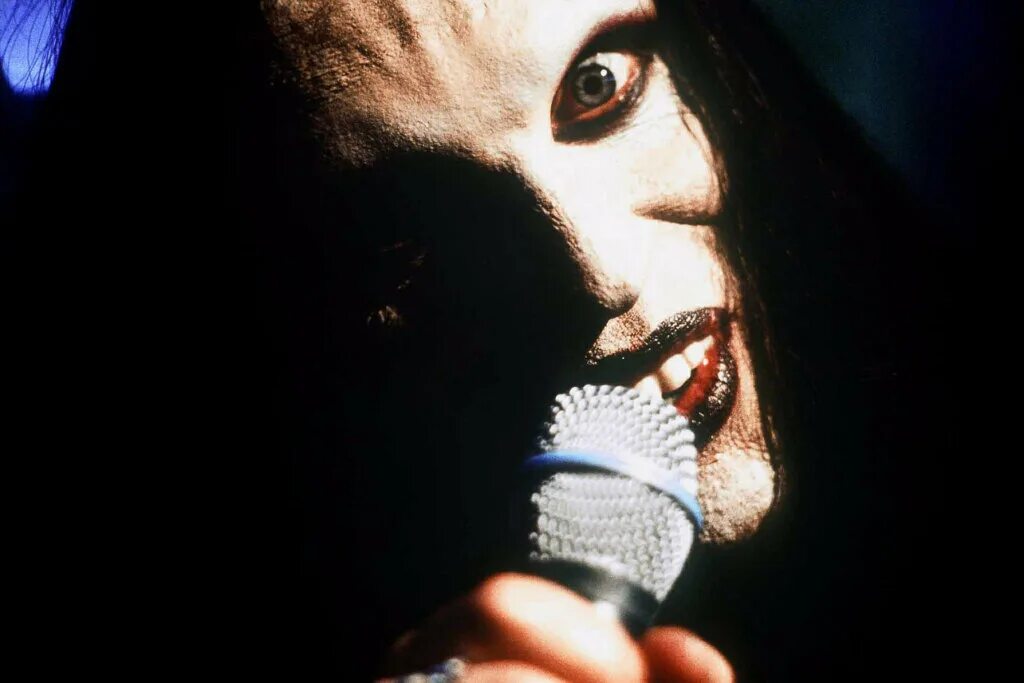 Слейд крэйвен. Турбулентность 3 тяжелый. Слейд крэйвен джон манн. Турбулентность 3 тяжелый металл 2001. Слейд крэйвен турбулентность.