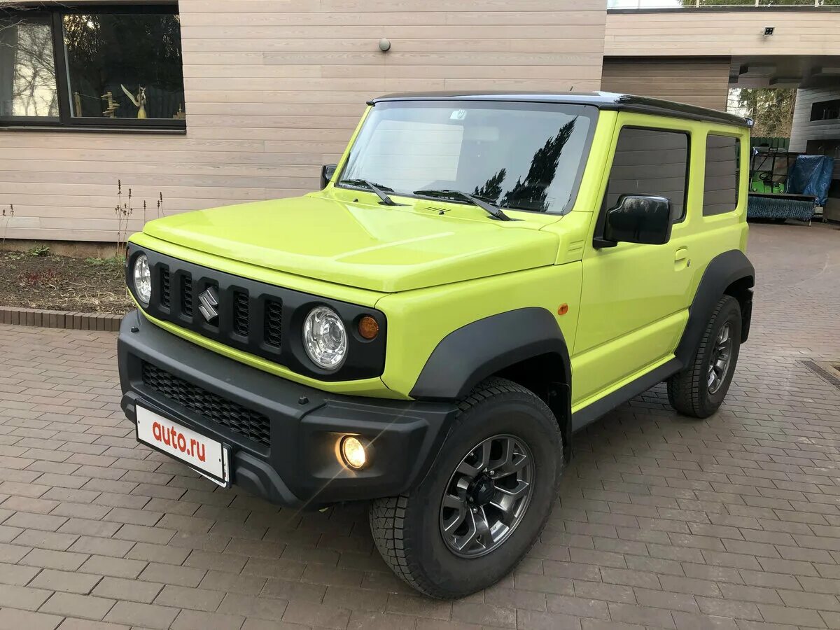 Suzuki купить б у. Suzuki Jimny зеленый. Джип Сузуки Джимни 2019. Suzuki Jimny Green. Зеленая Судзуки Джимни.