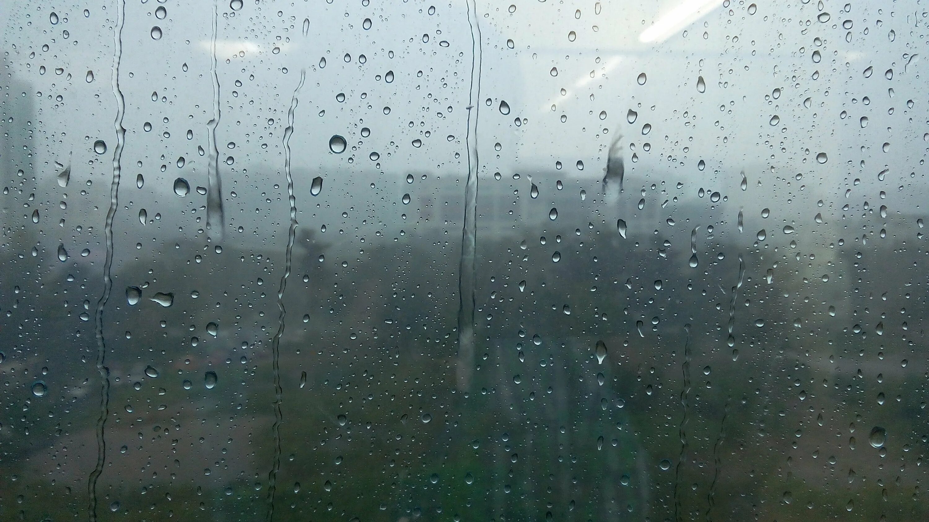 Мс дождь. Капли дождя. Заставка на рабочий стол дождь. Дождь за окном. Природа дождь.
