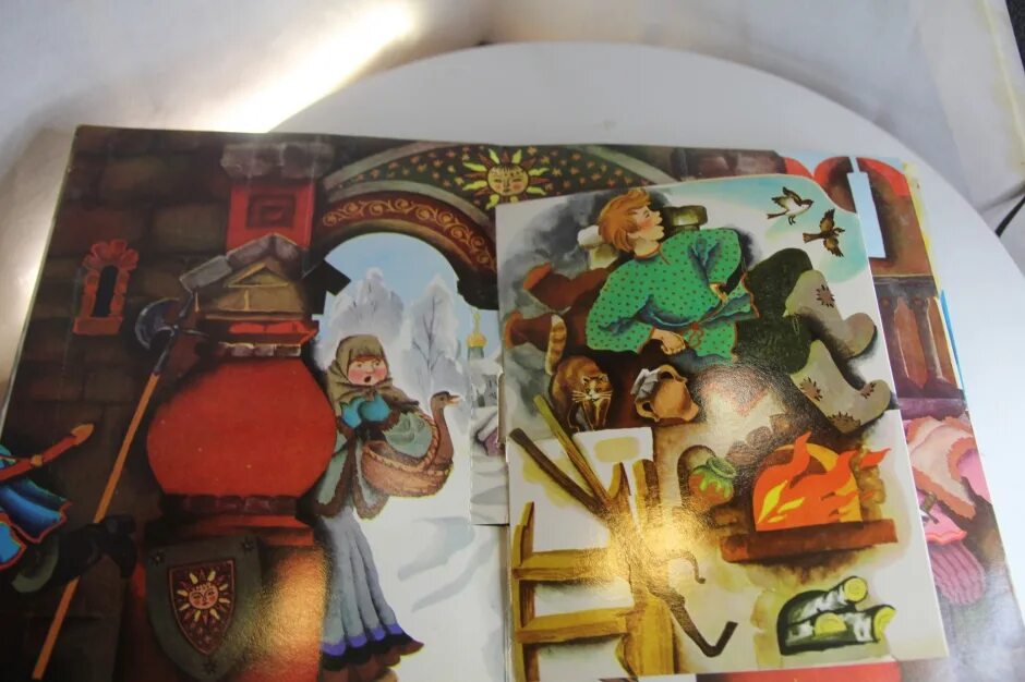 каменный город по щучьему. каменный город по щучьему. пухлая книжка на картоне по щучьему велению. каменный город по щучьему. иллюстрация к сказке по щучьему велению.