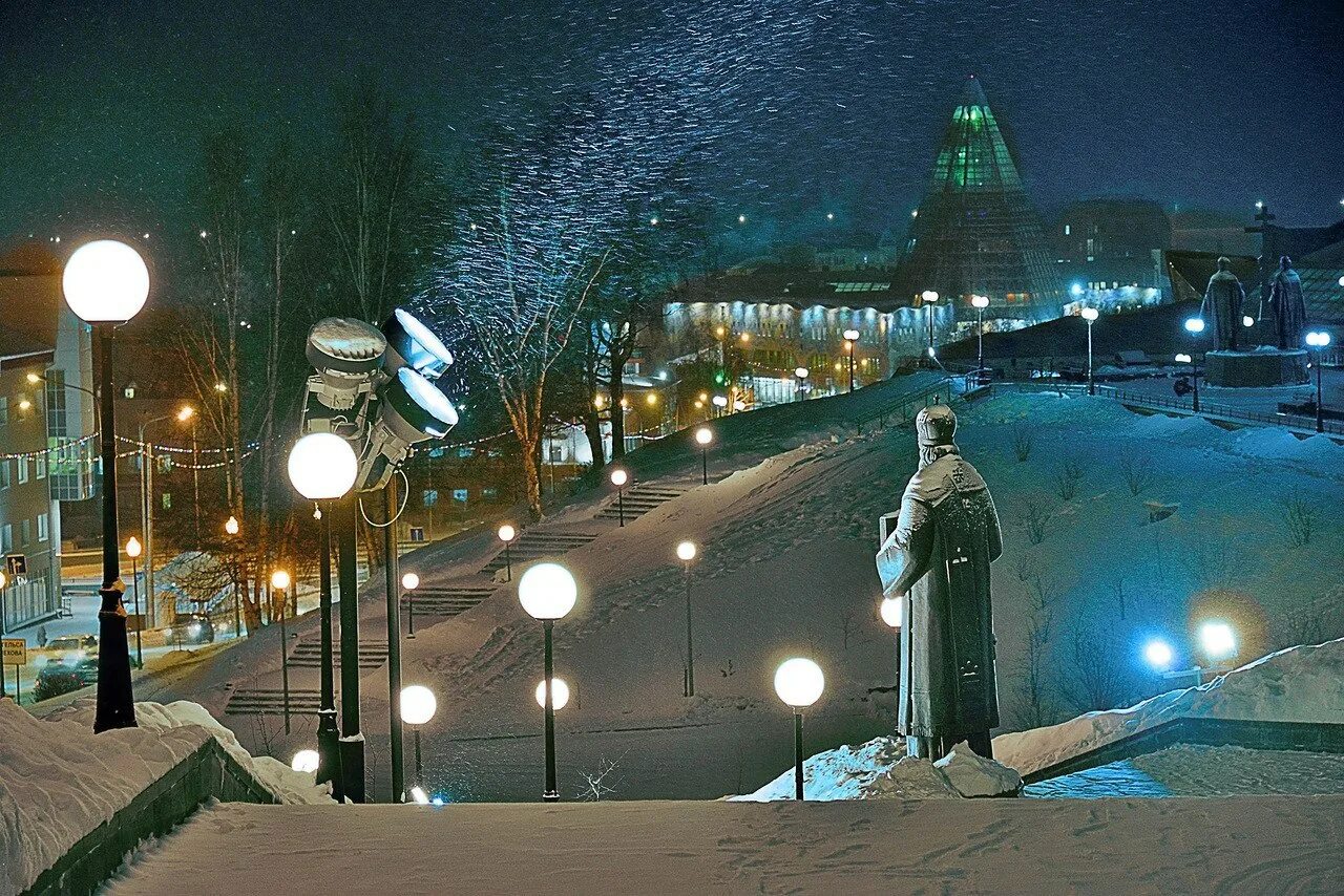 Белгород ночью зима парк Ленина. Белгород парк Ленина ночью зимой. Ночной Красноярск зима 2022. Площадь Ленина Новосибирск зимой.