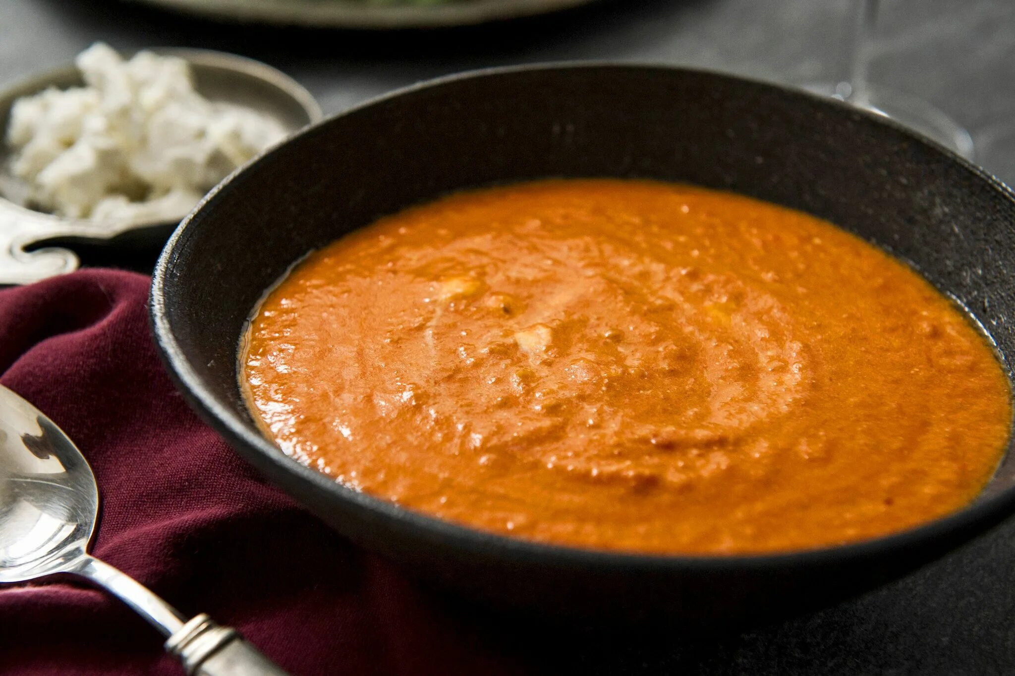 Томатно сметанный соус. Сырный и томатный соус. То атно сметанный соус. Соус сметанный с томатом.