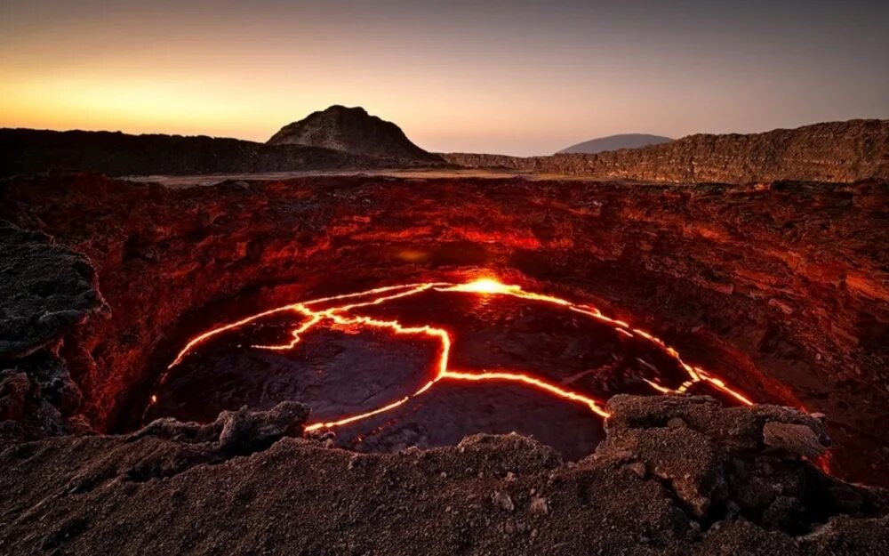 Лавовое озеро вулкана эрта але. Лавовое озеро вулкана эрта але в Эфиопии.. Вулкан эрта але (Erta ale). Пустыня Данакиль лавовое озеро.