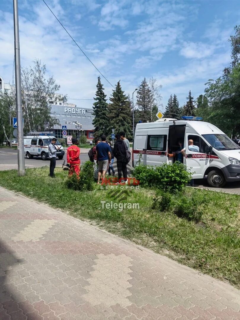 Авария сегодня на перекрестке.