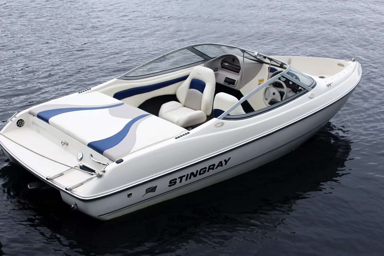 Лодка stingray 360. Катер stingray 180. Катер стингрей 185. Stingray 180 lx. Катер стингрей 185.