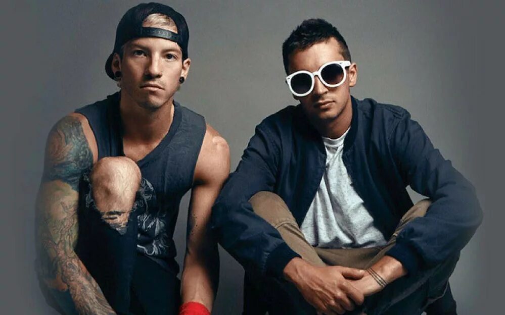 Люди разных размеров. One in 20 people. One in 20 people. Вокалист 21 pilots. Очередь из клиентов.