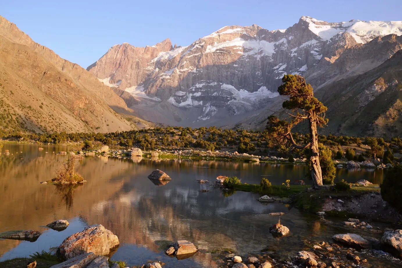 Фанские горы. Фанские горы озера. Фанские озера таджикистан. Озеро большое алло фанские горы. Фанские горы озеро алаудин.