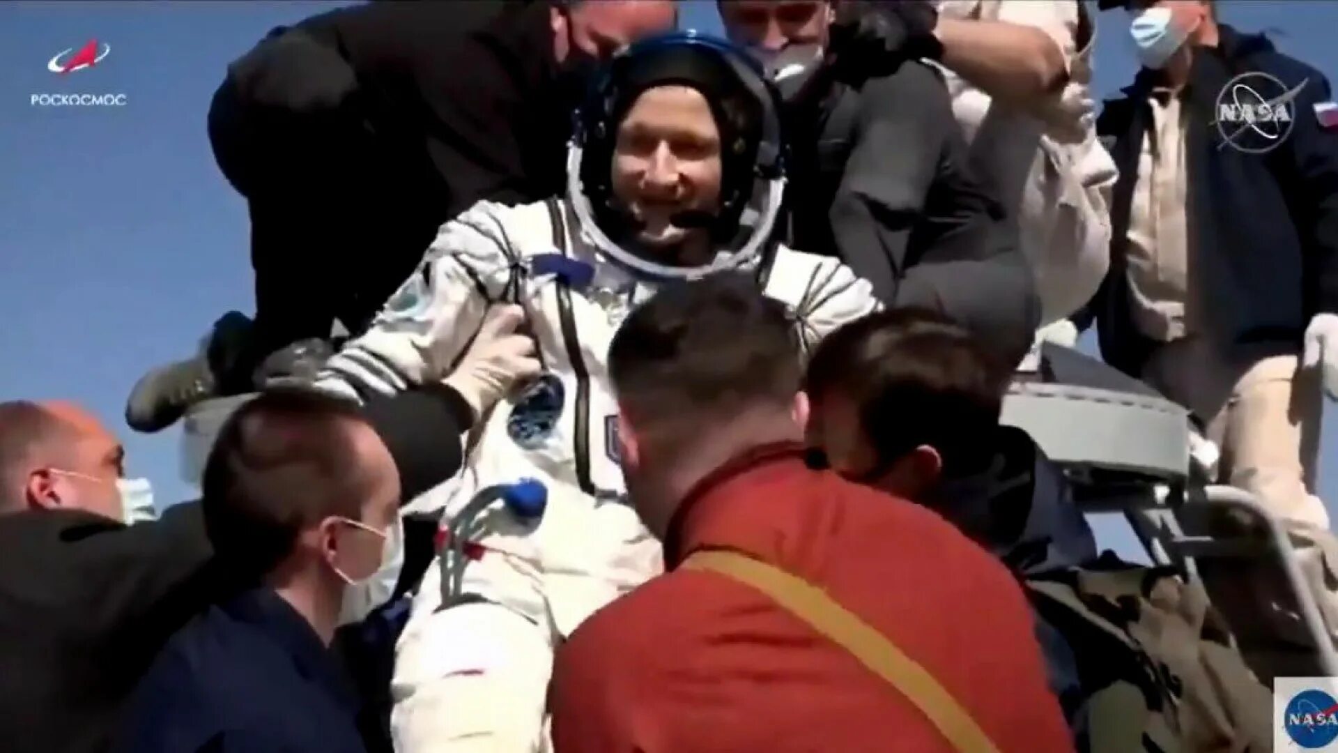 Космонавт высаживается. Союз мс-17 приземление. &quot;союз мс-19&quot; приземлился в казахстане. приземление союз мс-18. возвращение на землю космонавтов с мкс.