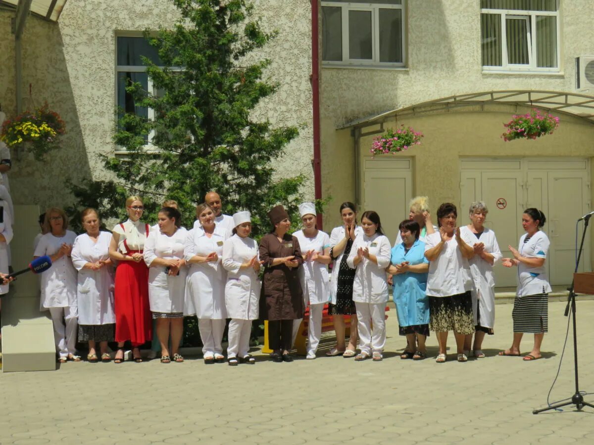 Погода в моздоке гисметео точный. Моздок больница. 3 Городская больница Моздок. Поликлиника Моздок. Детская поликлиника Моздок.