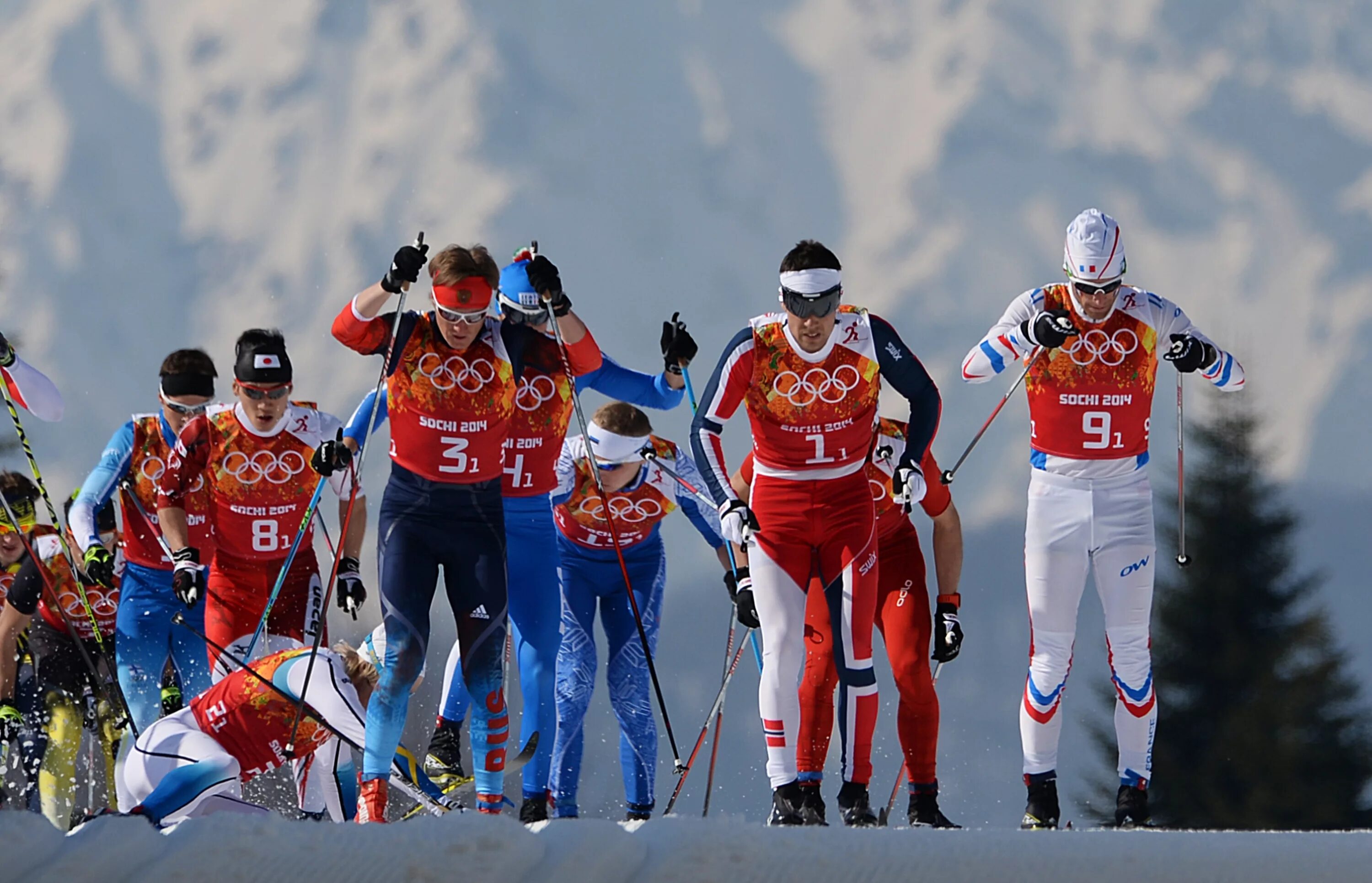 Лыжные гонки Сочи 2014. Лыжники России. Лыжный спорт в России. Впереди нас ехали спортсмены лыжники вовремя