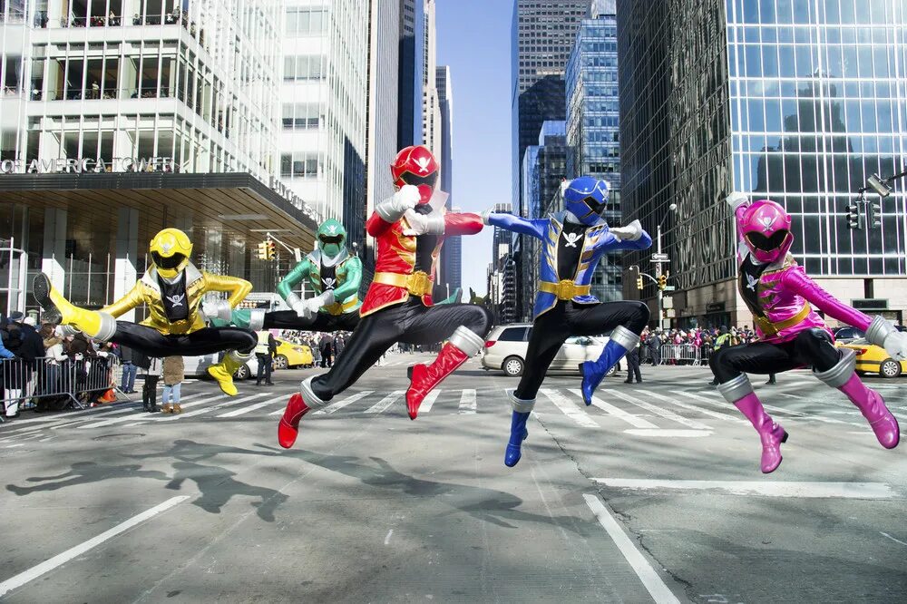 Могучих объяснила. Power Rangers. Могучие рейнджеры Мегафорс 2013. Power Rangers Megaforce at New York. Power Rangers Megaforce.