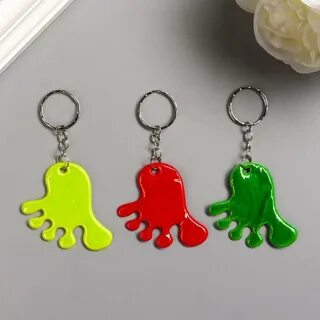 Брелок из пластика