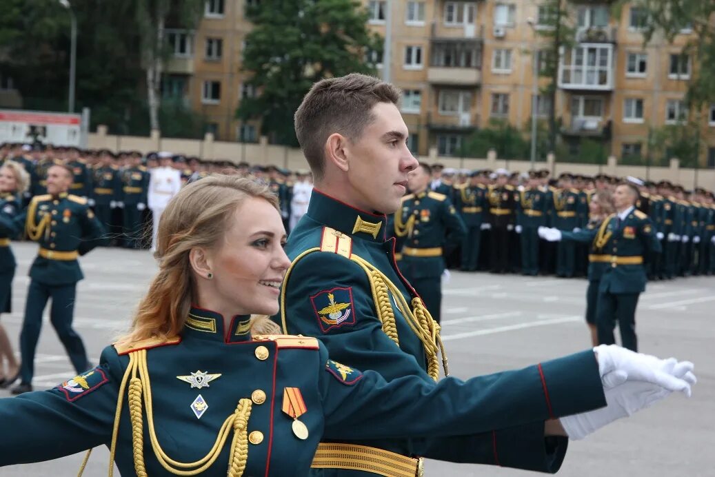 Вас им буденного. Училище связи имени Буденного Санкт-Петербург. Военная Академия Буденного. Военная Академия связи Санкт-Петербург. Академия связи в Санкт-Петербурге курсанты.