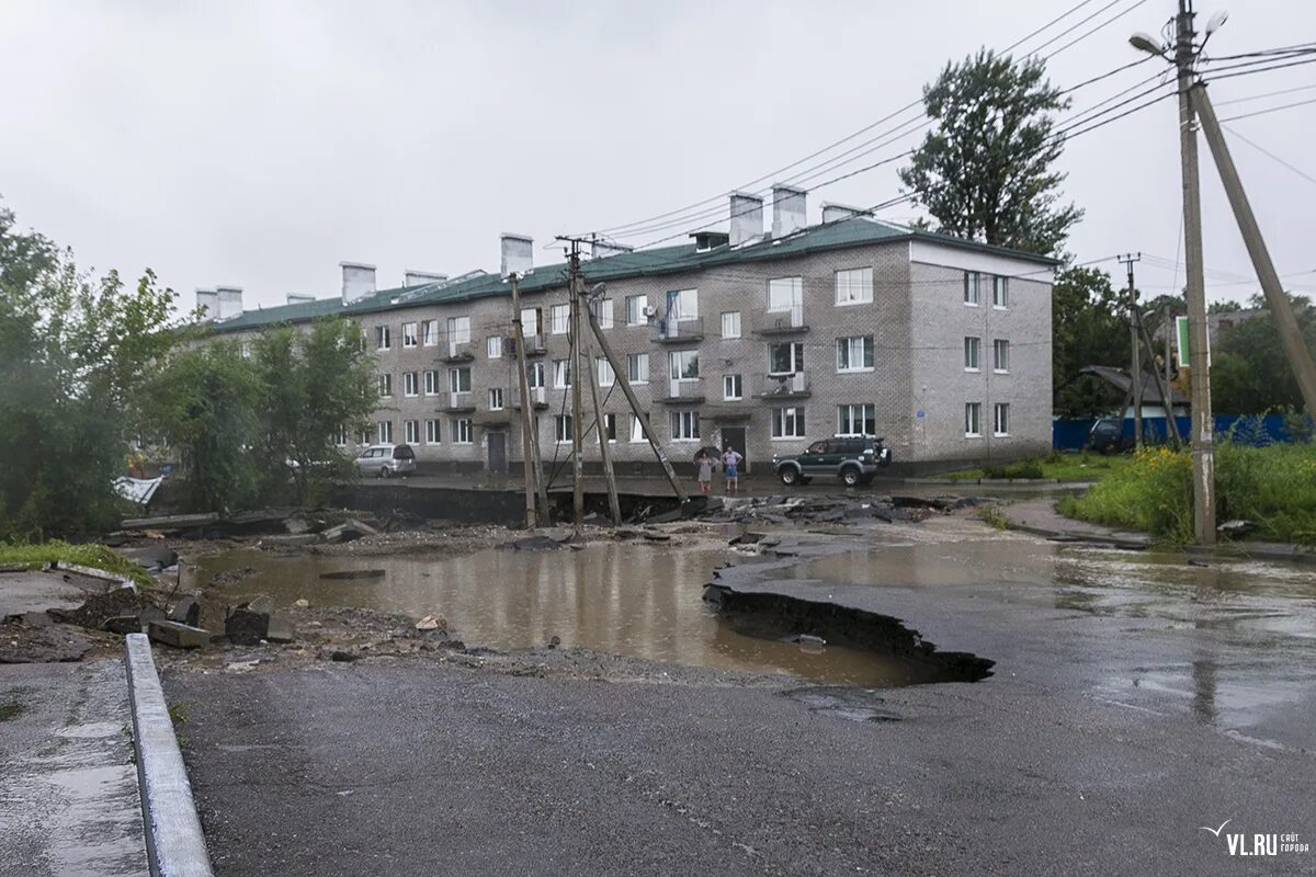 Прогноз уссурийск сегодня. Улица Урицкого Уссурийск. Уссурийск разруха. Наводнение в Уссурийске 2017. Потоп в Уссурийске.