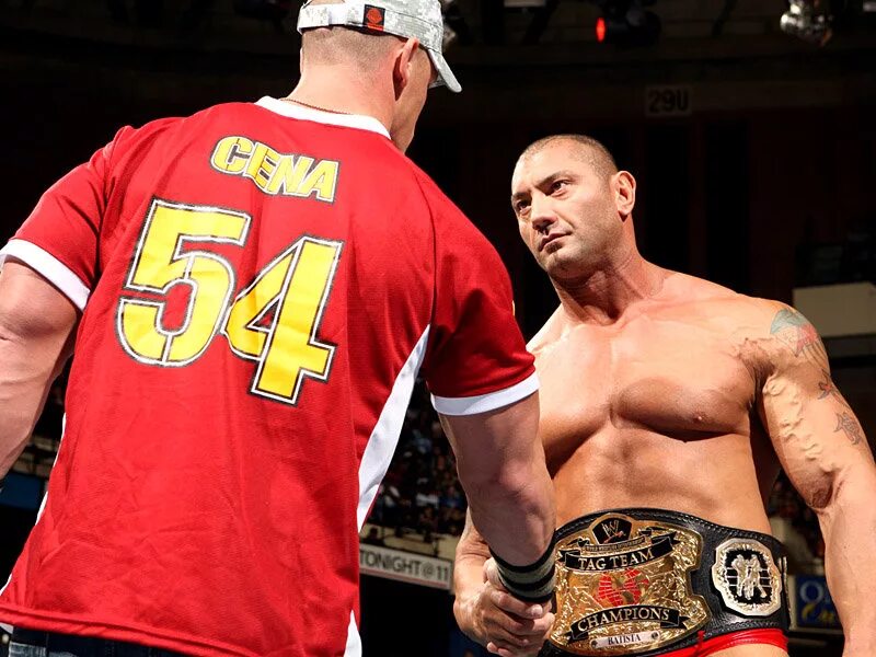 John cena vs. Джон сина и батиста. дэйв батиста и джон сина. wwe john cena and batista. сина vs батиста.