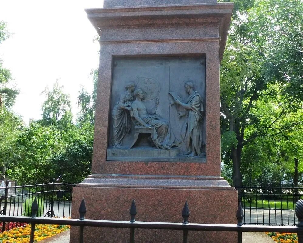 Памятник н. м. Карамзину. Памятник н м Карамзину Ульяновск.