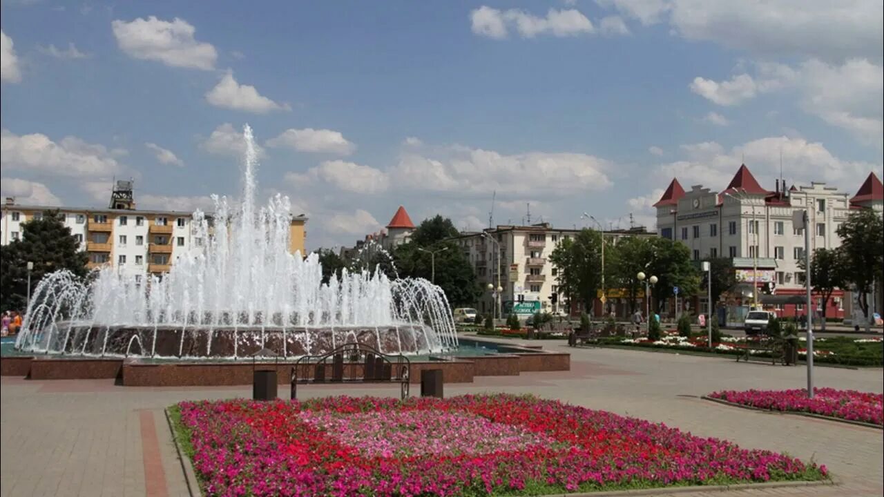 Про кропоткин. Кропоткин город Краснодарский край. Достопримечательности города Кропоткина Краснодарского. Краснодар город Кропоткин. Фонтан Кропоткин Привокзальная площадь.