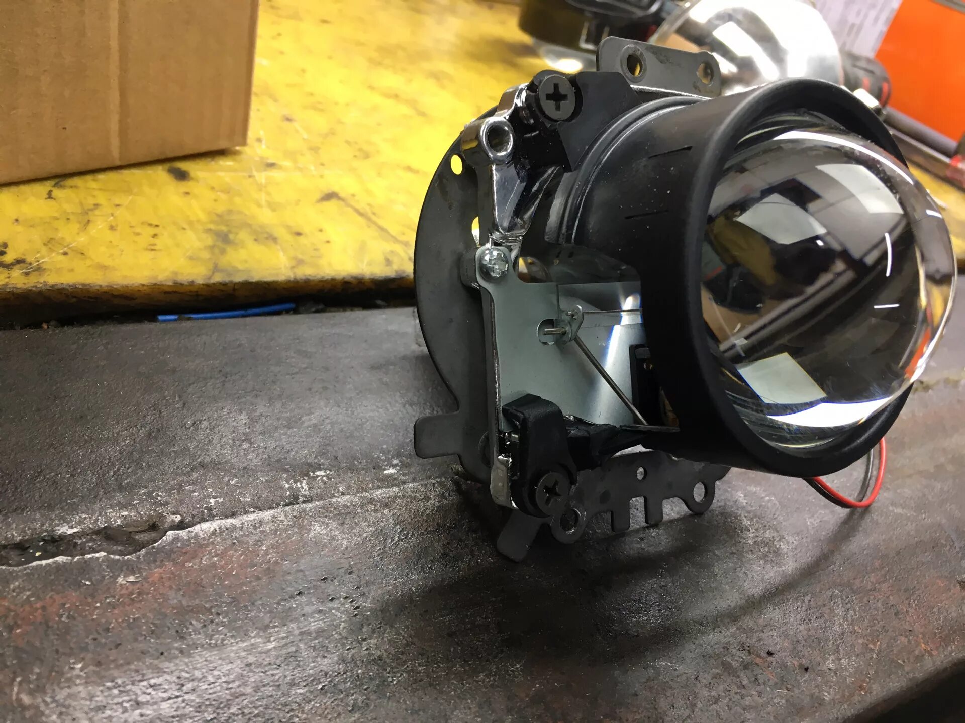 Линза ближнего света daewoo nexia. Замена линз ближнего света. Хендай ix35 замена линз ближнего света. 5 дюйма в сузуки гранд витара. Фары mercedes benz gl xenon.