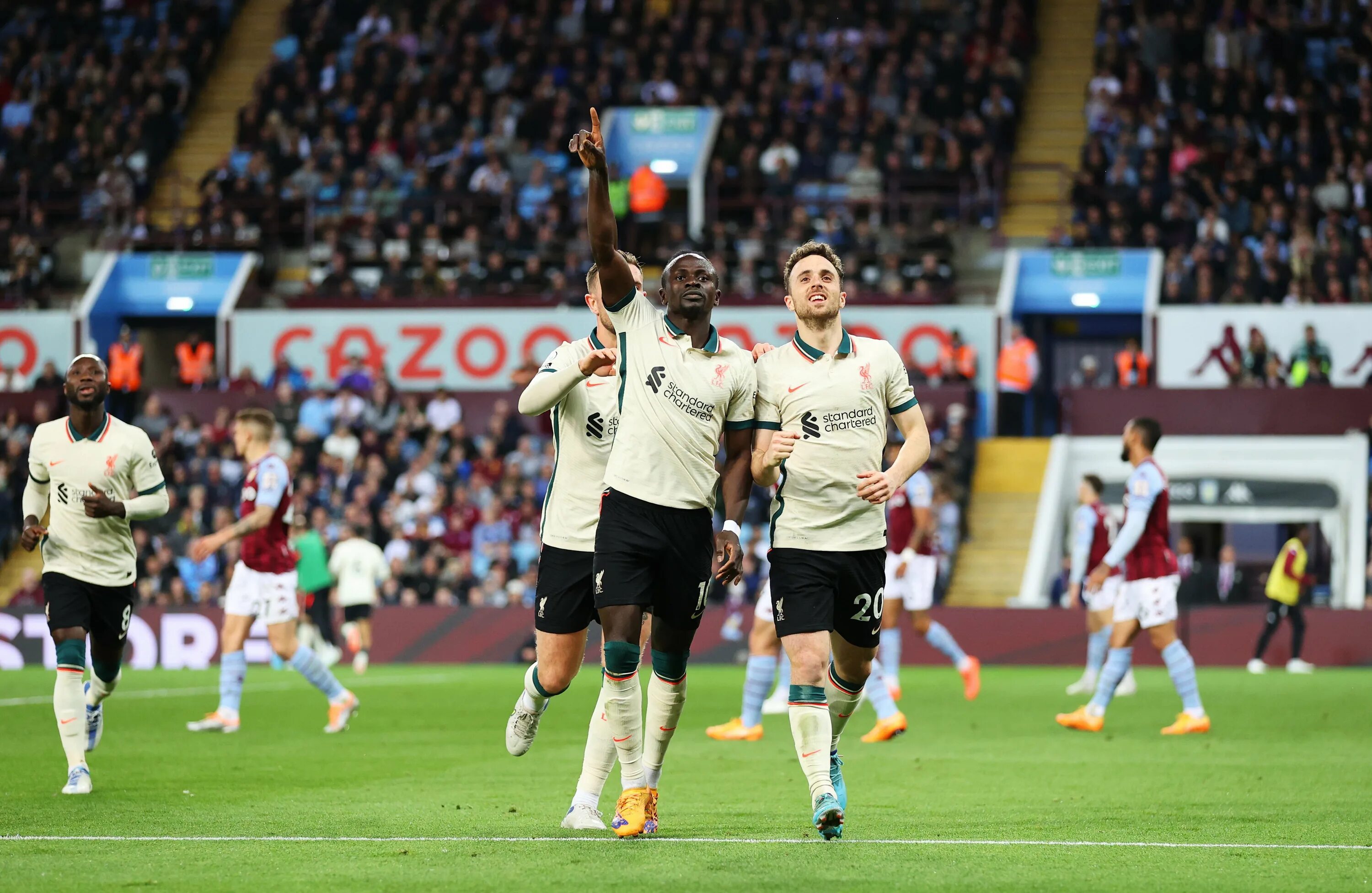 Перенесенные матчи сегодня. Астон вилла. АПЛ Манчестер Сити-Астон вилла. Liverpool Aston Villa. Ливерпуль команда 2022.