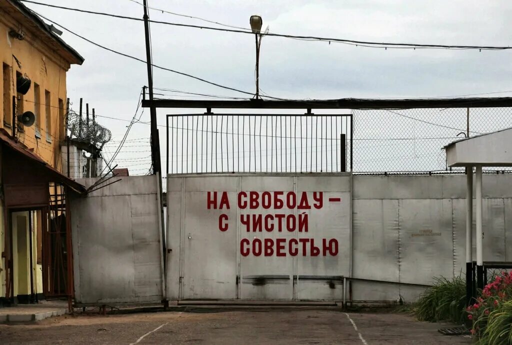 Зона ворота. Забор брикс ворота. Ландшафтный дизайн въездной группы. Изгородь перед домом. Забор входная группа.