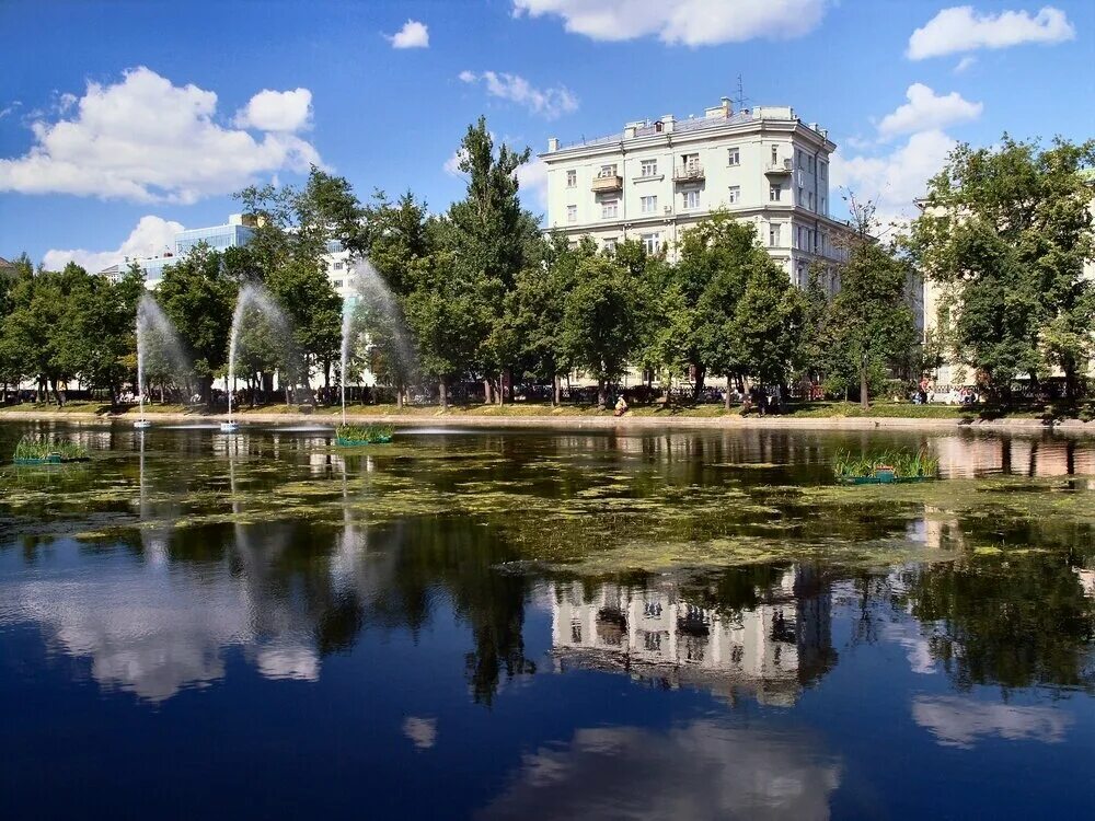 Как назывались чистые пруды. Парк чистые пруды москва. москва сквер чистые пруды. чистые пруды пруды москвы. метро чистые пруды парк.