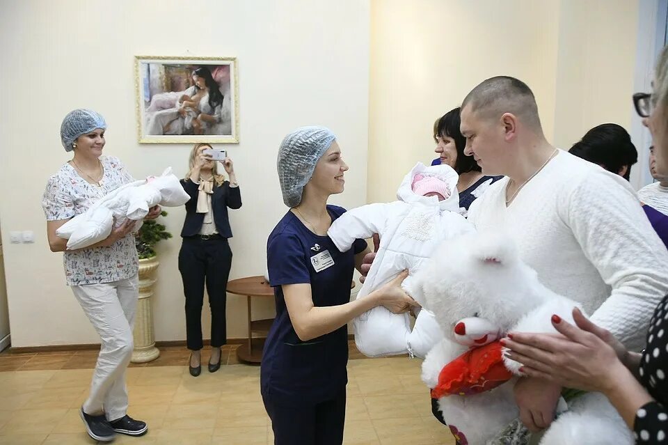 Год семьи тульская область. Тульский роддом. Новый роддом Тула. Тройня Кемерово 2018. Новый Тульский роддом Тула.