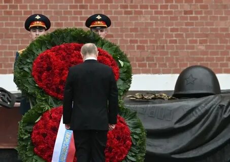 Возложили цветы в память