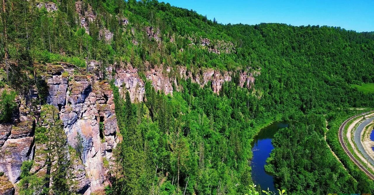 Башкирия красивые места для отдыха. Розовые скалы Белорецкий район. Розовые скалы Белорецкий район Ассы. Розовые скалы в Башкирии. Бриштамак Белорецкий район розовые скалы.