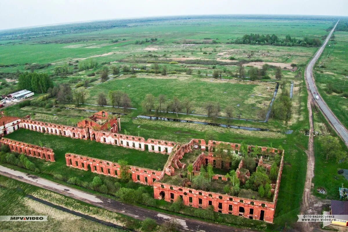 Аракчеевские казармы Селищи. Селищи (Чудовский район). Лермонтов Селищи. Казармы Аракчеева. Селищи новгородская область