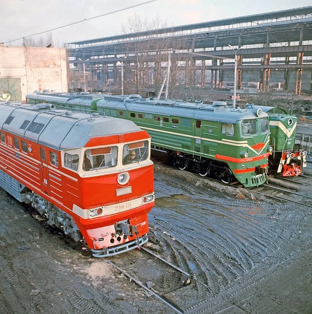 Тгм24 тепловоз тгм. Паровозостроительный завод луганск. Тепловоз 2тэ116 ссср. Локомотивный завод в луганске. Тепловозы луганского завода.