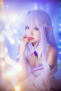 Emilia cosplay