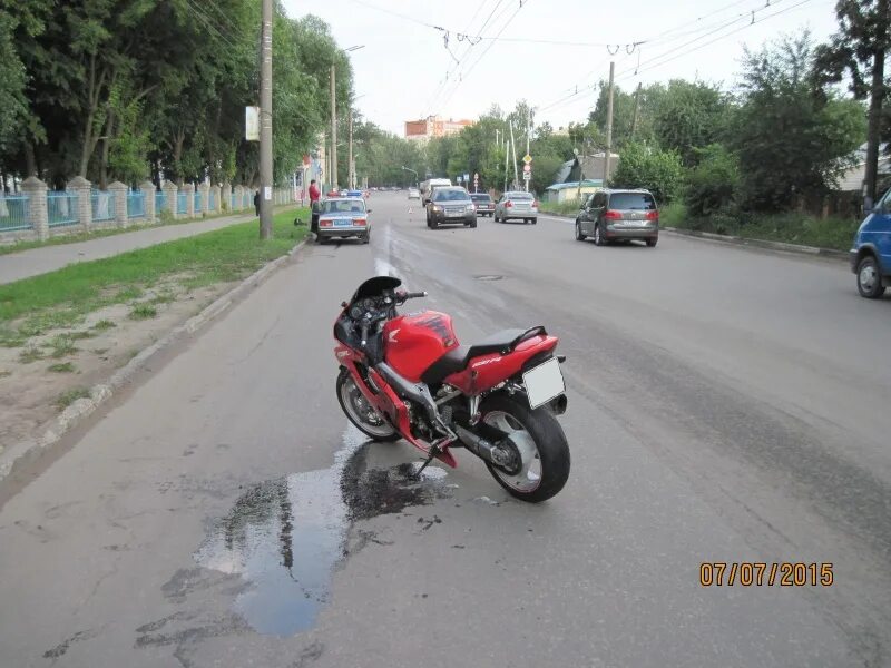 Купить мотоцикл в рязанской. Мотоцикл Рязань. Авария в Рязани с мотоциклистом. Фото с Примьера с мотоциклами в Рязани.