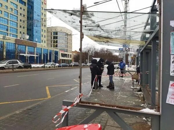 Остановка падением. Обрушение остановки Рылеева. Остановка Кирова-Рылеево Калуга. По Кирова остановки. Остановка на эстакаде