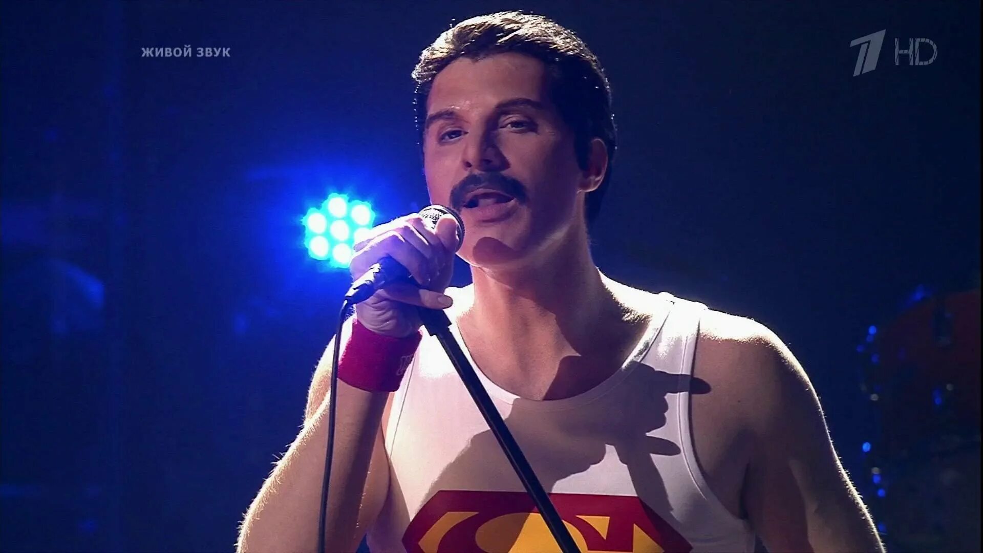 точь в точь сергиенко фредди меркьюри. точь в точь фредди меркури кто исполнил. юлия савичева в образе фредди меркьюри один в один. точь в точь фредди меркури оксана сергиенко. точь в точь фредди меркури кто исполнил.