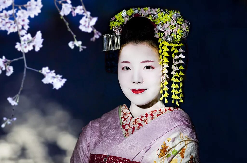 Гейши в японии. Юные гейши. Осака гейши. Кимоно гейши. Мизуаж гейши.