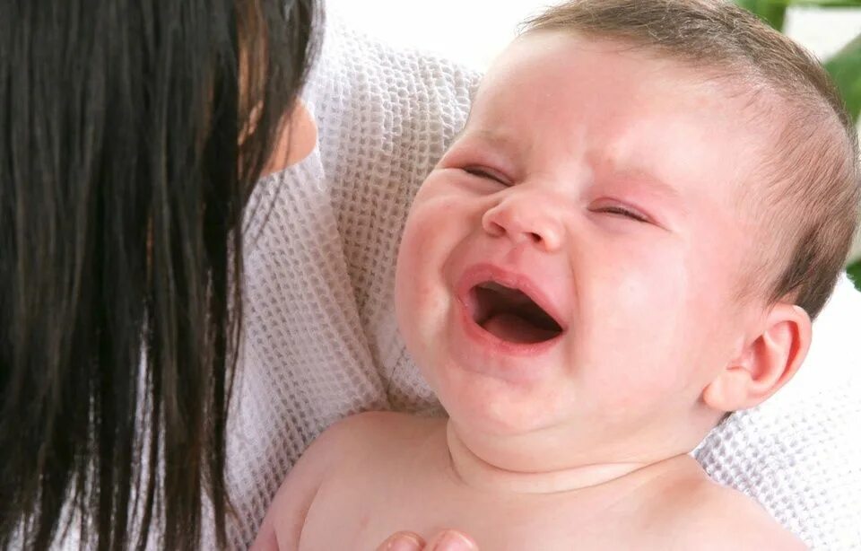 Молочница на щечках у грудничка. Новорожденный ребенок пукает. Новорожденный много пукает