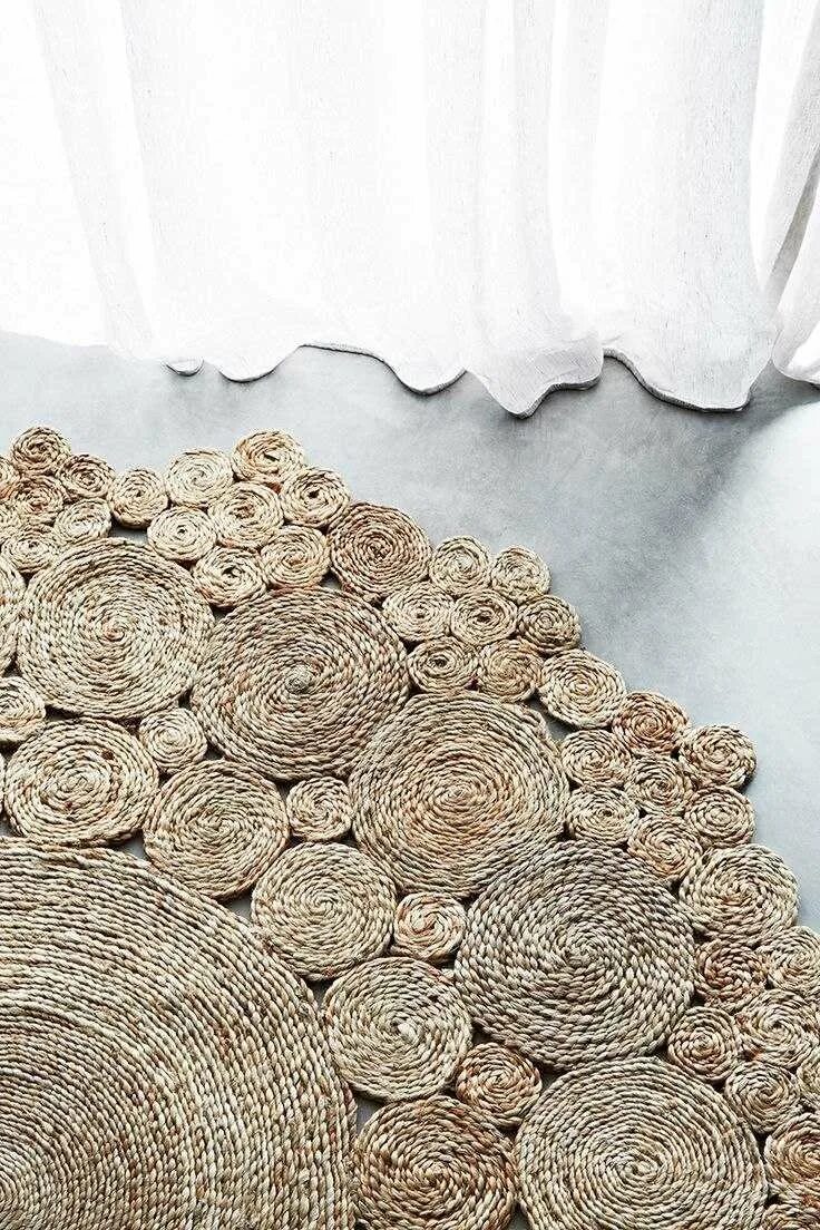 Декор из джутового каната. Декор из мешковины и джута. Джутовая стена. Джут в декоре стен. Декор стен бечевкой.