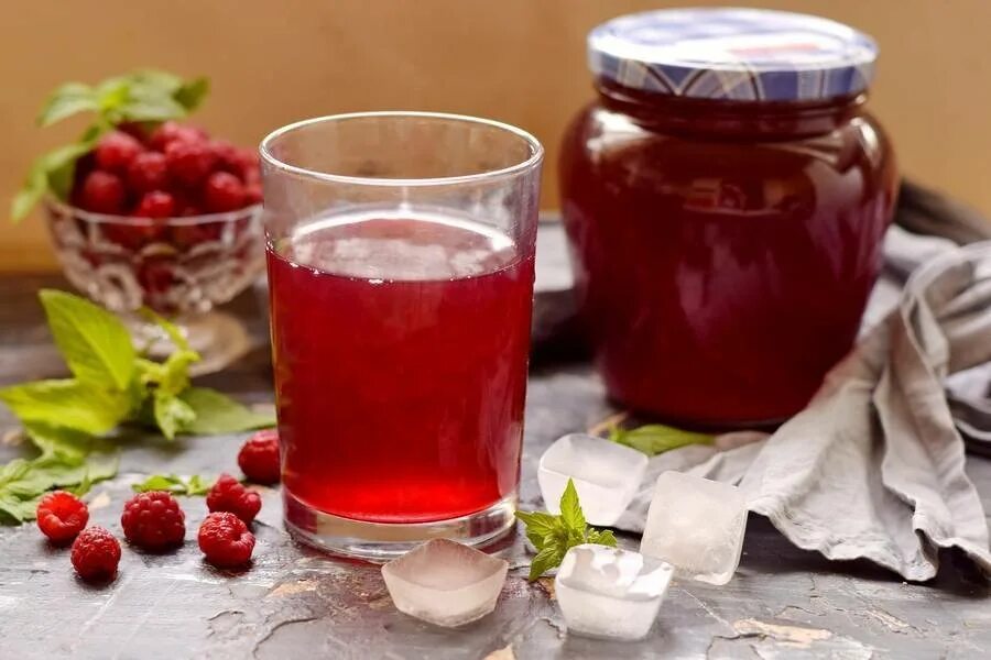 Как сделать морс из варенья. Малиновый компот. морс из малины. компот из малины. морс малиновый.