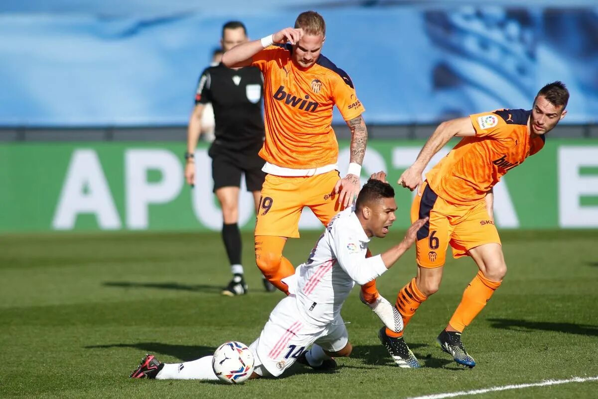 Матч тв реал валенсия прямой. Real Madrid Valencia.