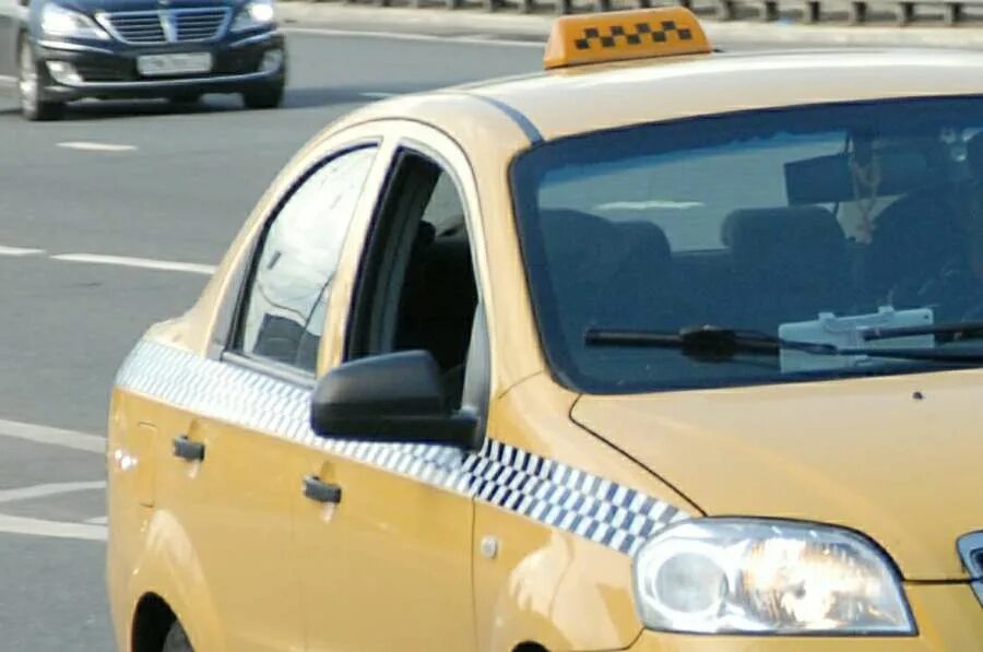 Вызвать такси в волгограде. Такси Волгоград. Волгоградский таксист. Номера таксистов Волгоград. Местное такси в Волгограде.