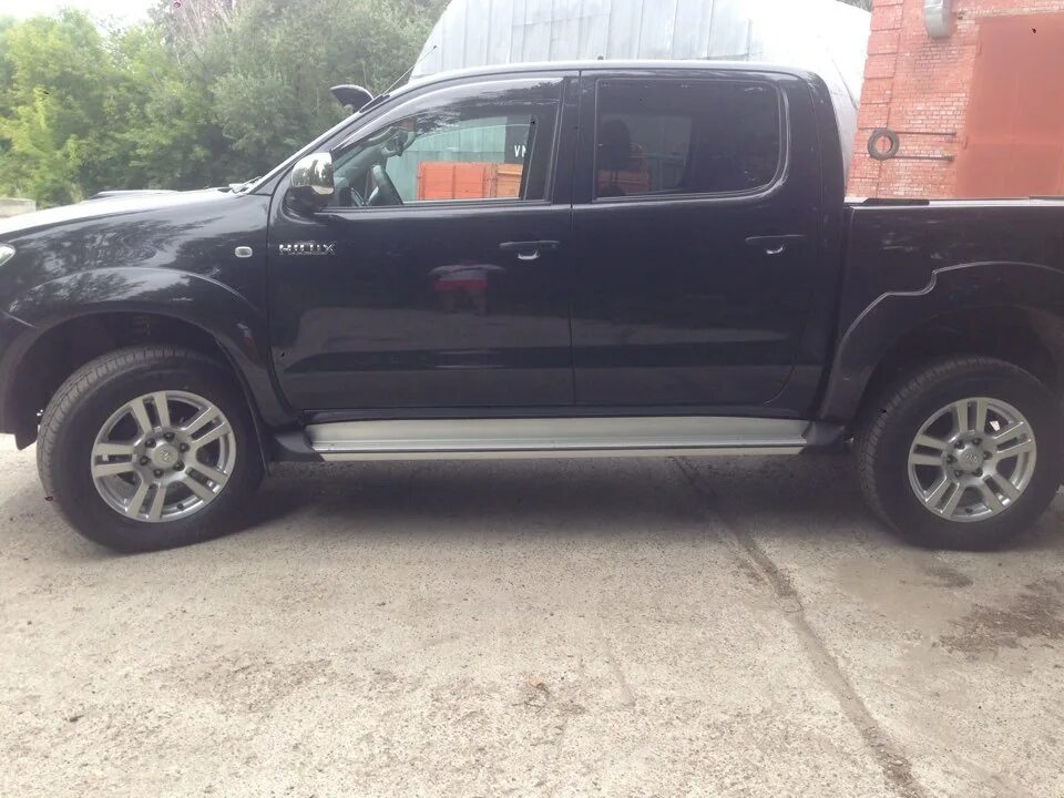 Диски на тойота хайлюкс. Toyota hilux r20. тойота хайлюкс 2012г. тойота хайлюкс 2010. toyota hilux диски r20.