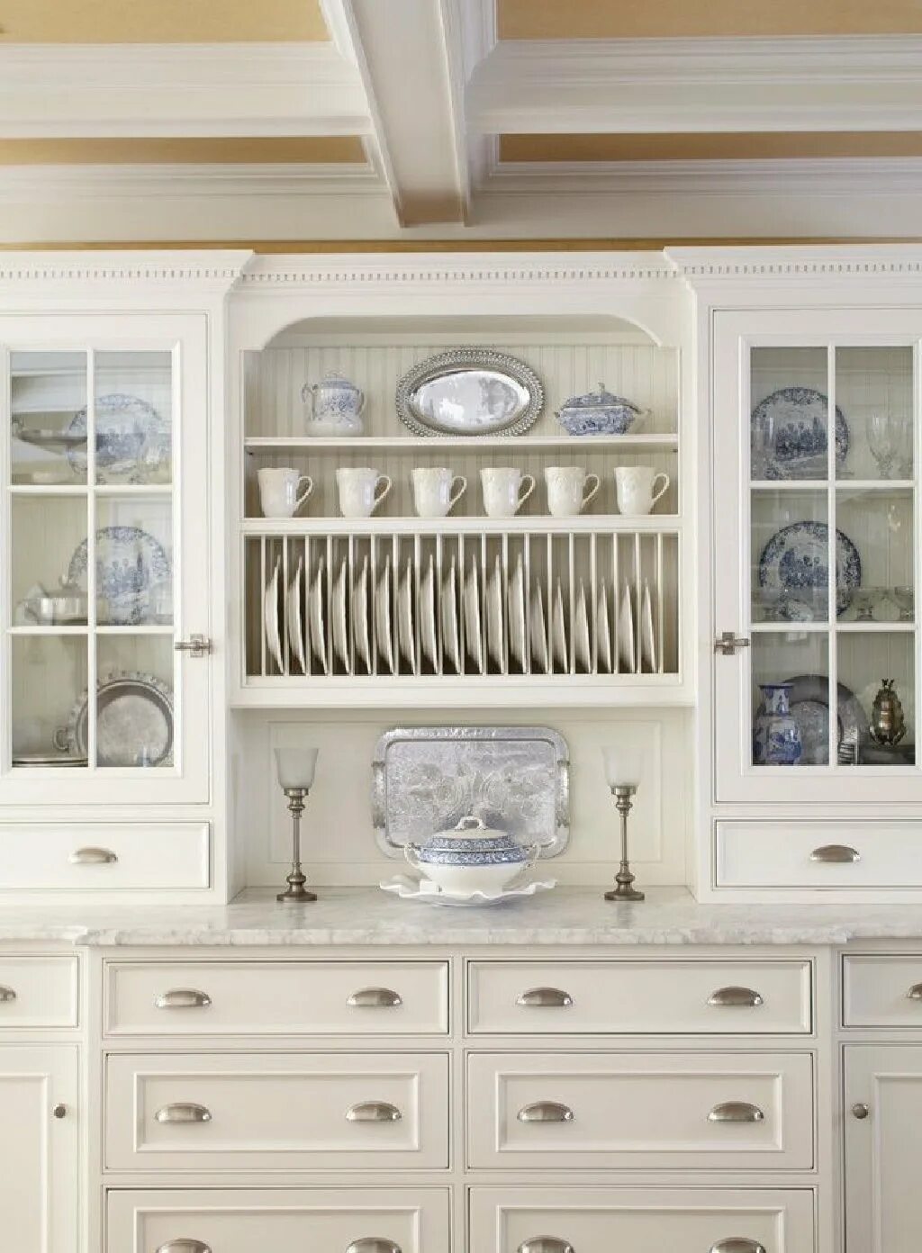 Шкаф для посуды какой. Кухонная мебель Скалли сервант. Шкаф для посуды на кухню. Буфет для посуды. Шкаф в столовую для посуды.