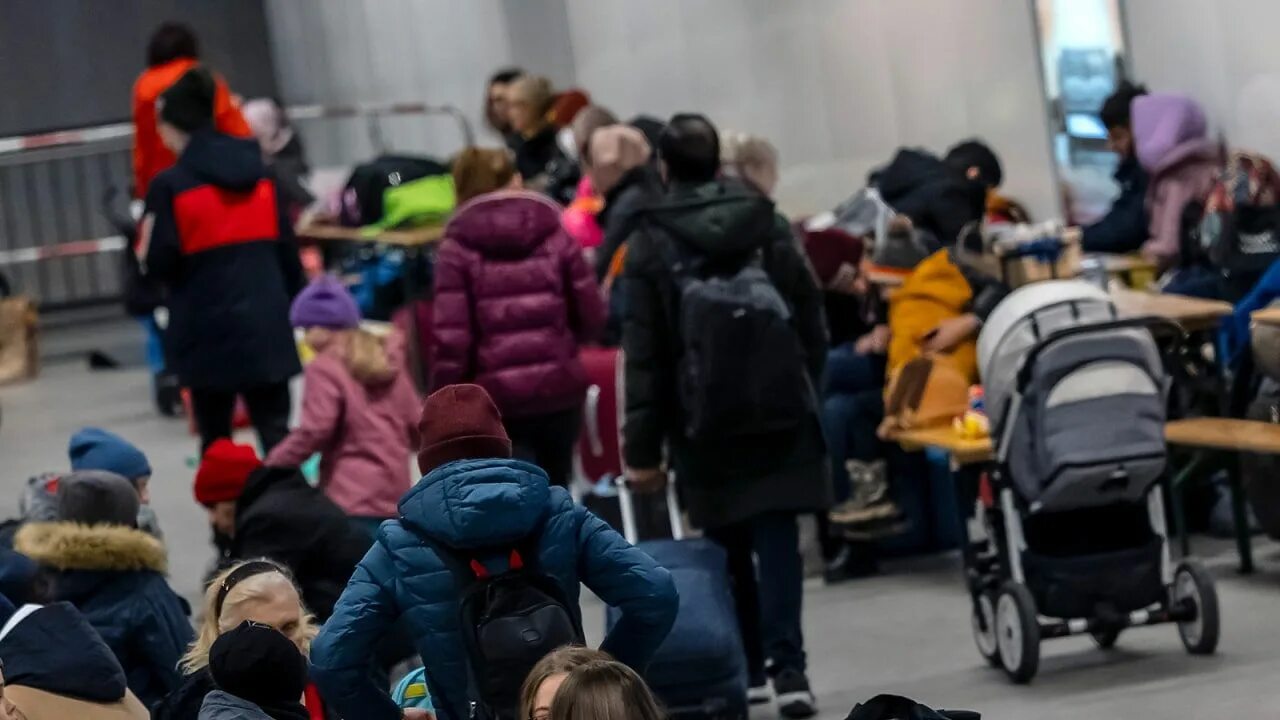 Беженцы с Украины в Германии 2022. Беженцы Украины в Британии. Беженцы с Украины в России Россия. Беженцы и переселенцы.