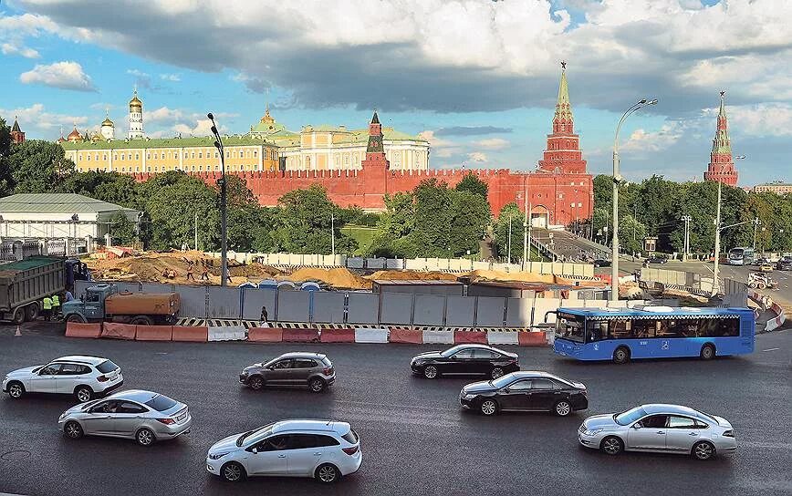 Древняя москва боровицкий холм. Боровицкий холм в Москве. Боровицкий холм в Москве фото. Буферная зона Московского Кремля ЮНЕСКО. Боровицкая гора.