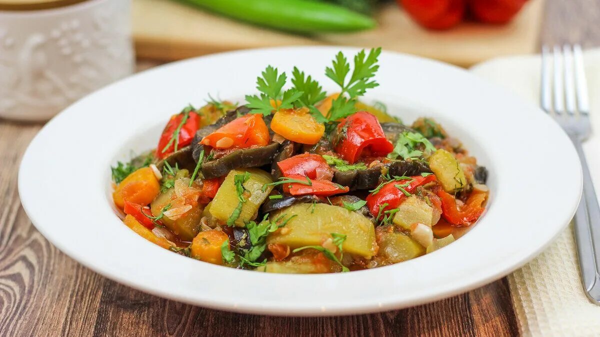 Как тушить баклажаны с овощами
