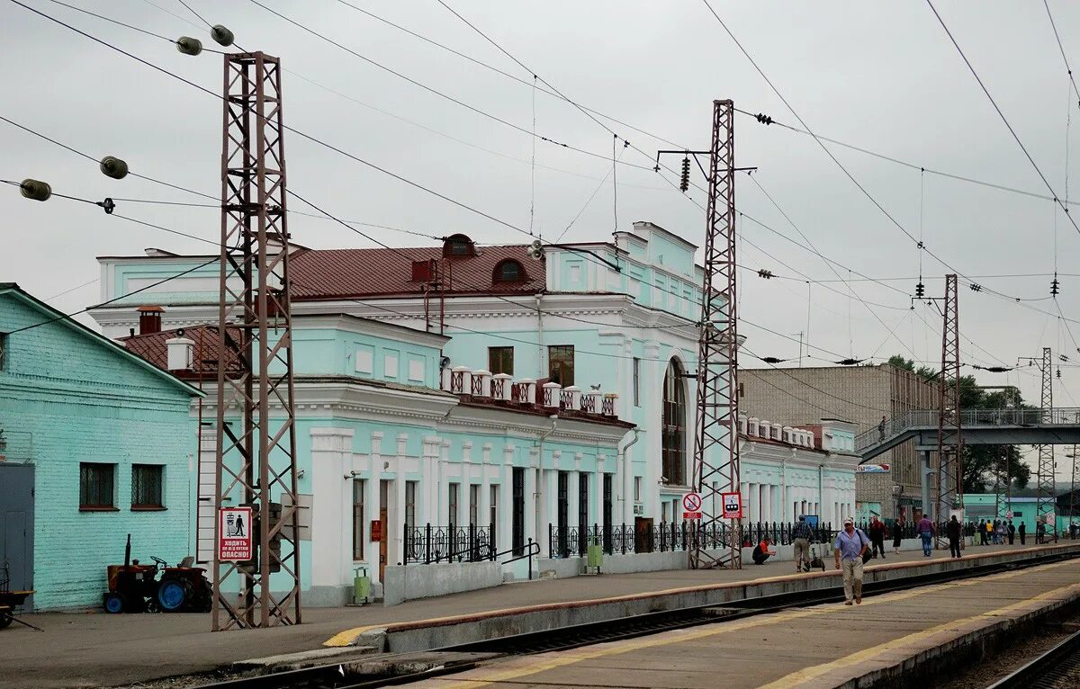 Жд уссурийск телефон. Уссурийск вокзал. Станция Уссурийск ДВЖД. Железнодорожный вокзал станции Уссурийск. Вокзал Уссурийск, Уссурийск.