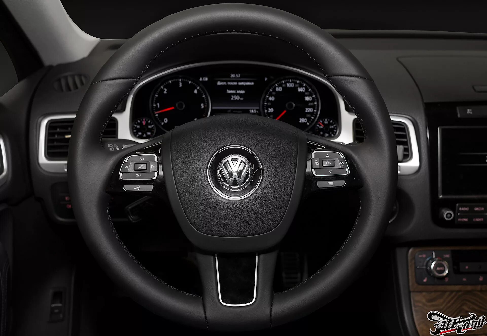 Руль volkswagen touareg. Руль туарег. Руль туарег 2005. Руль vw touareg 3. Руль фольксваген туарег 2008г.